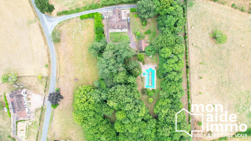 Maison - 250 m² - 7 pièces