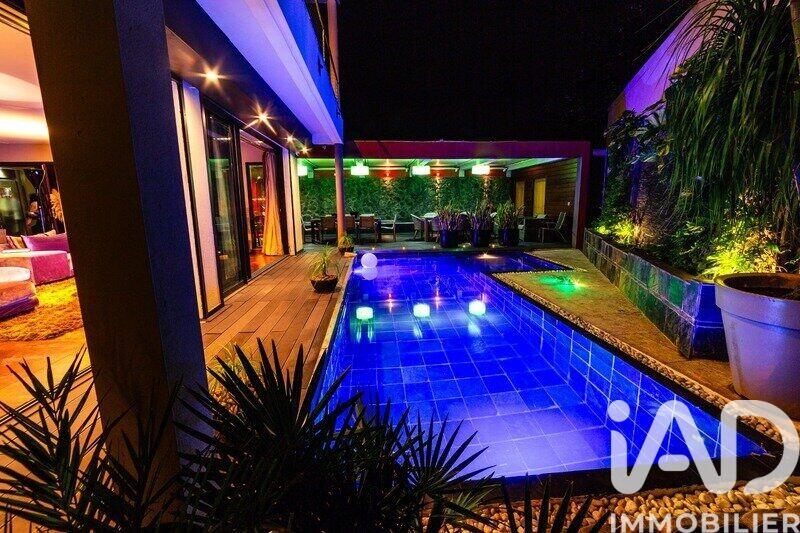 Maison - 308 m² - 9 pièces