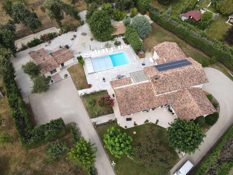 Propriété - 420 m² - 11 pièces