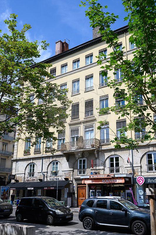 Appartement - 201 m² - 8 pièces