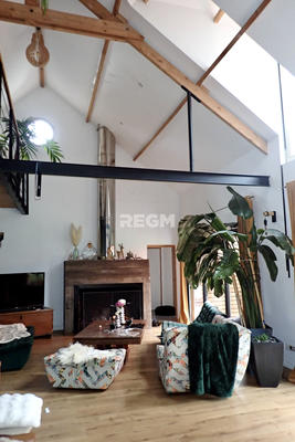 Maison - 310 m² - 8 pièces