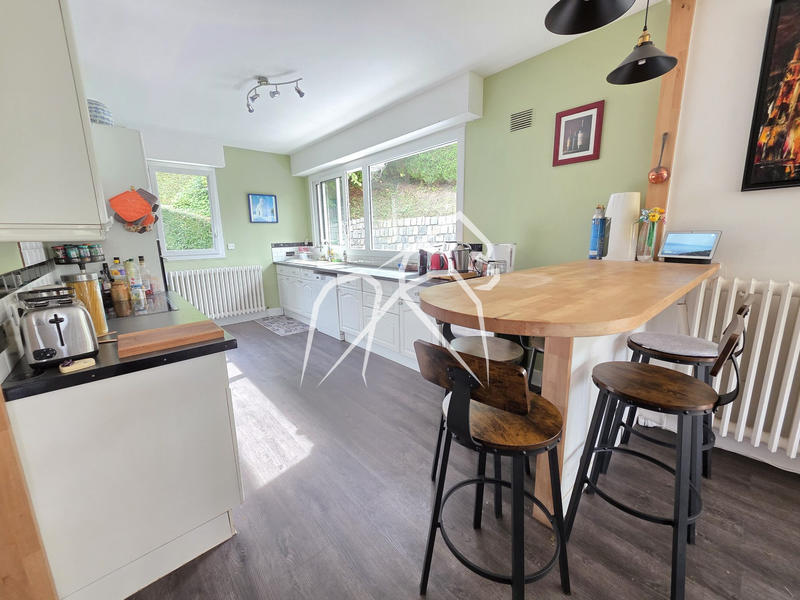 Maison - 220 m² - 7 pièces