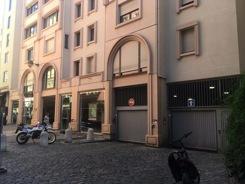 Parking / Garage - 9 m²