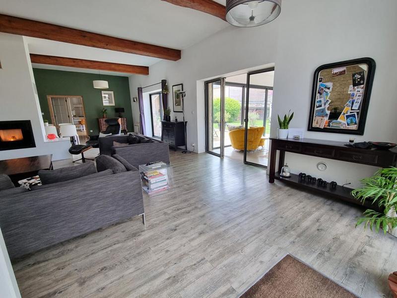 Maison - 221 m² - 8 pièces