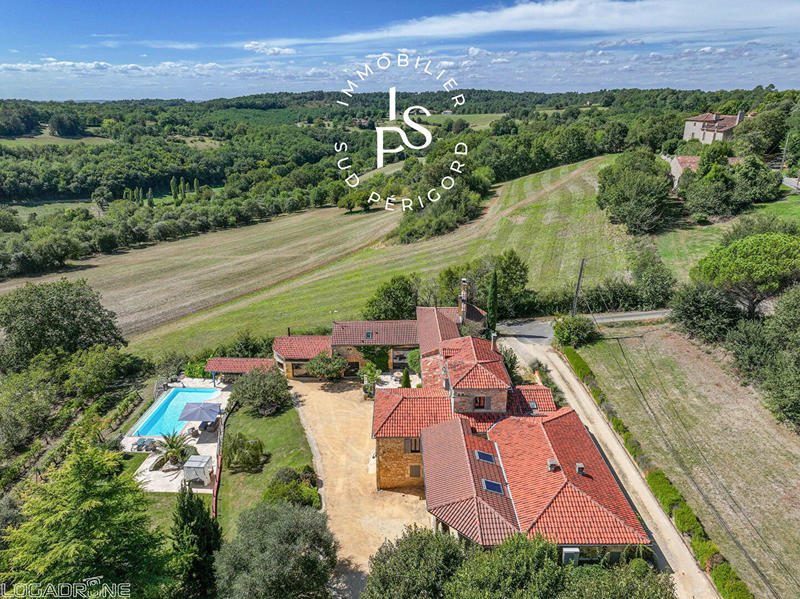 Maison - 448 m² - 16 pièces