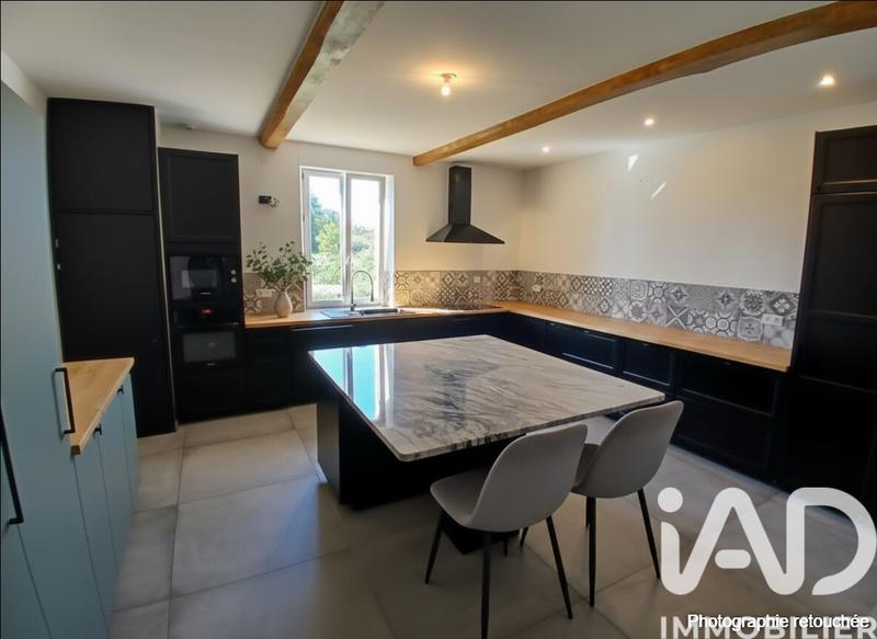 Maison - 305 m² - 8 pièces