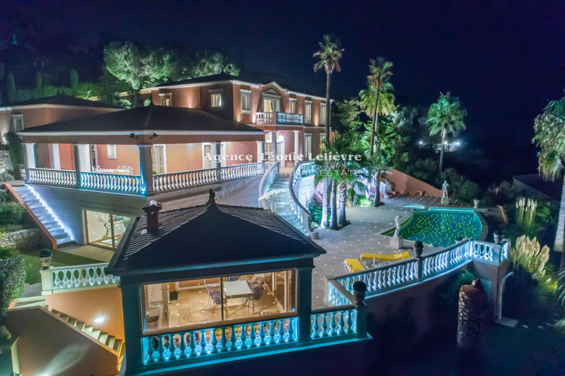 Propriété - 450 m² - 9 pièces