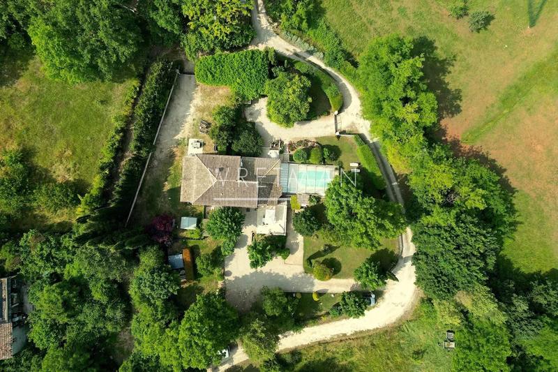 Villa - 199 m² - 10 pièces