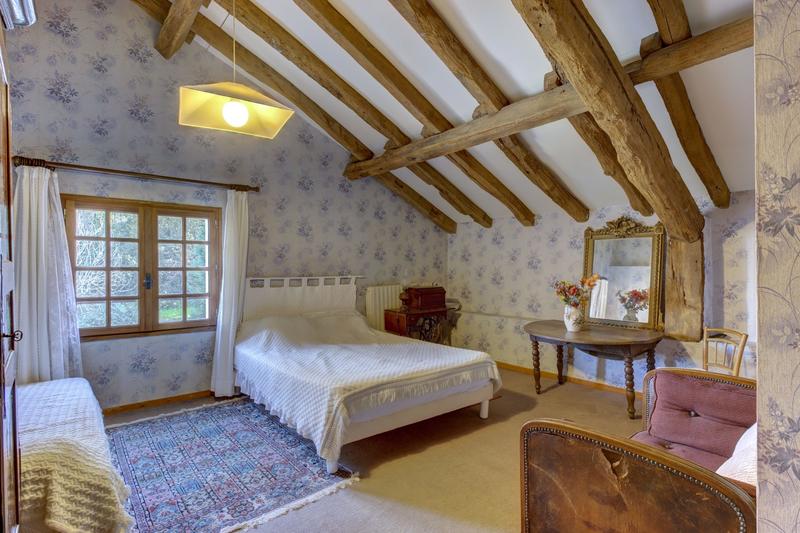 Maison - 250 m² - 13 pièces