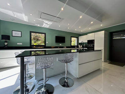 Maison - 217 m² - 5 pièces