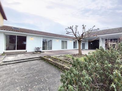 Maison - 229 m² - 9 pièces