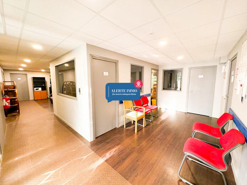 Bureau - 742 m² - 30 pièces