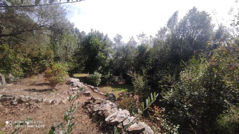 Terrain constructible - 900 m²