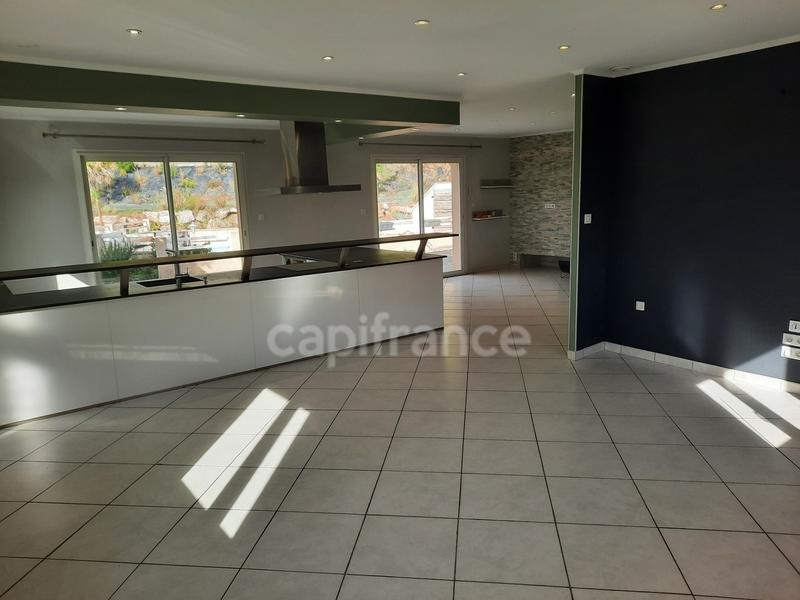 Maison - 204 m² - 8 pièces