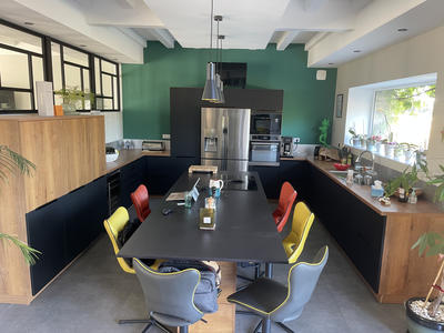 Maison - 370 m² - 12 pièces