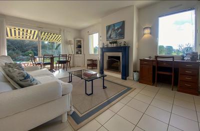 Maison traditionnelle - 207 m² - 9 pièces