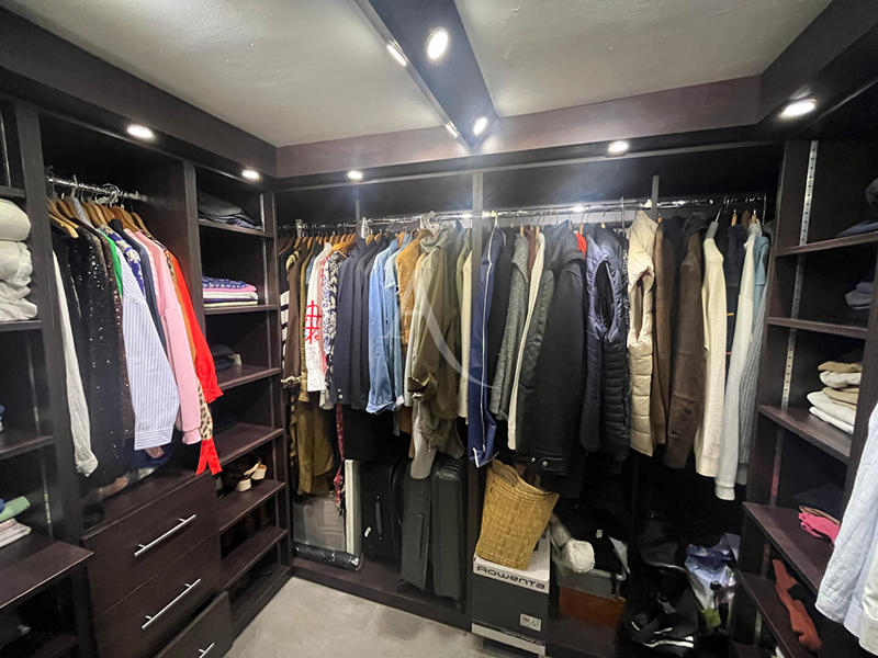 Maison - 304 m² - 6 pièces