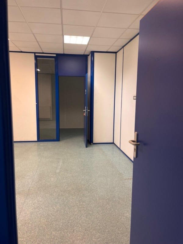 Local d'activité / Entrepôt - 672 m² - 25 pièces