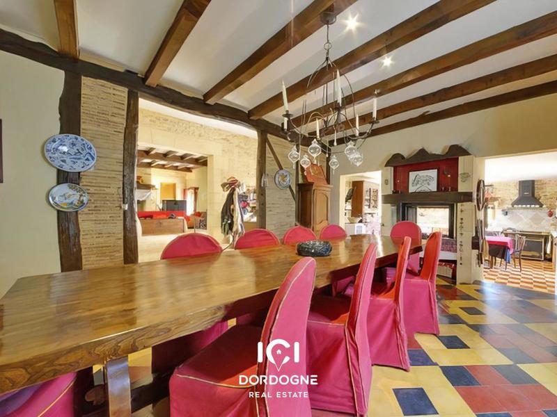 Propriété - 340 m² - 8 pièces