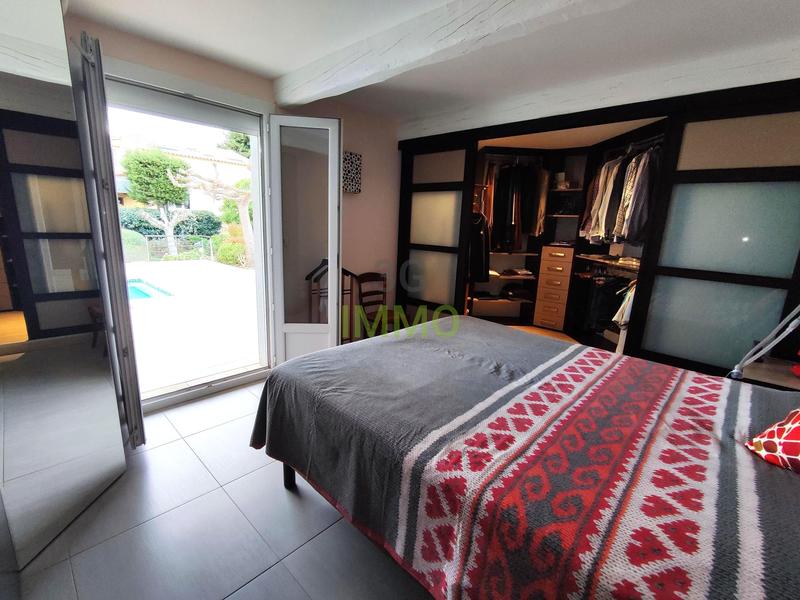 Maison - 238 m² - 8 pièces