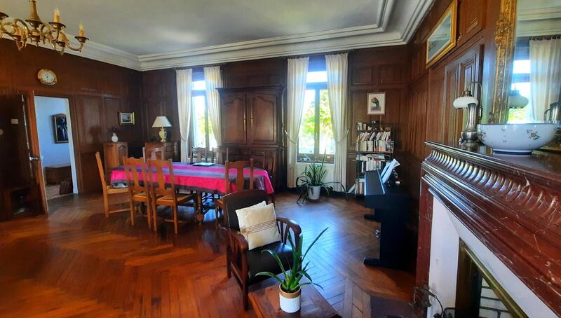 Demeure - 270 m² - 9 pièces