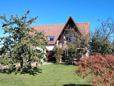 Maison - 256 m² - 8 pièces