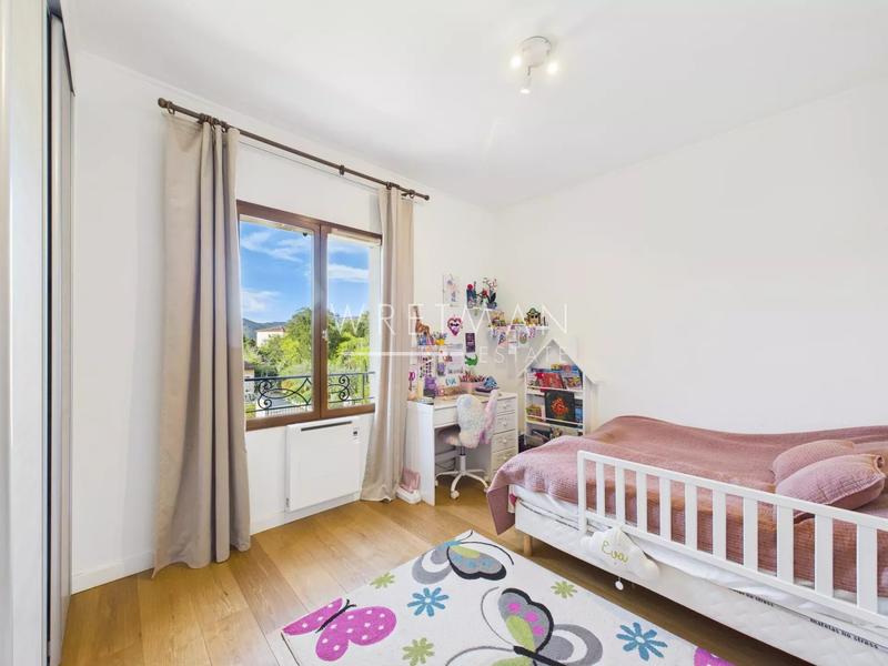 Maison - 156 m² - 7 pièces