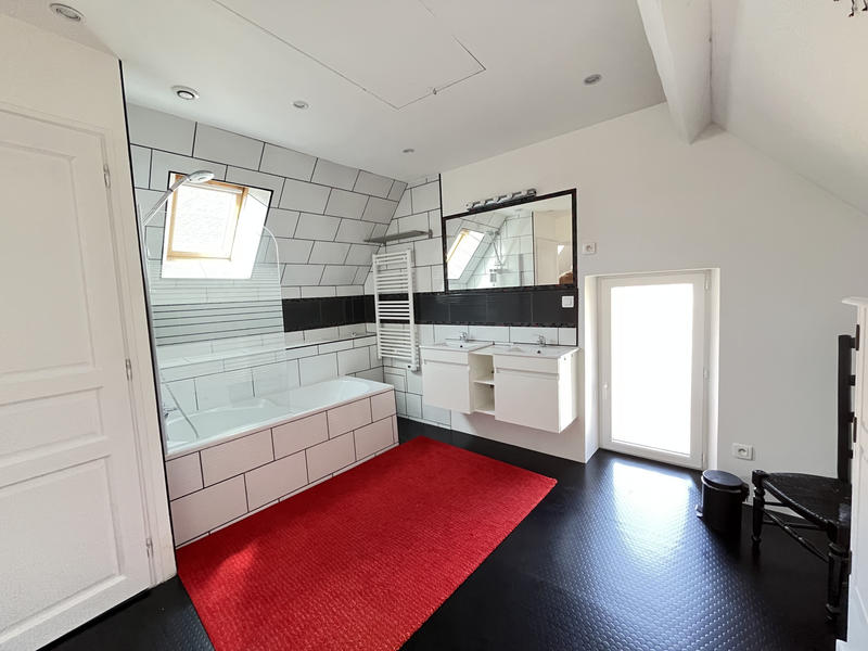 Maison - 138 m² - 6 pièces