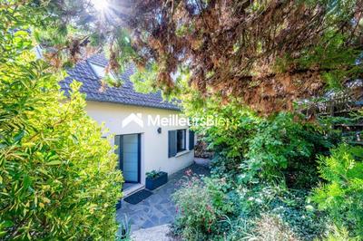 Maison - 140 m² - 8 pièces