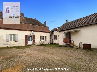 Maison de village - 217 m² - 10 pièces