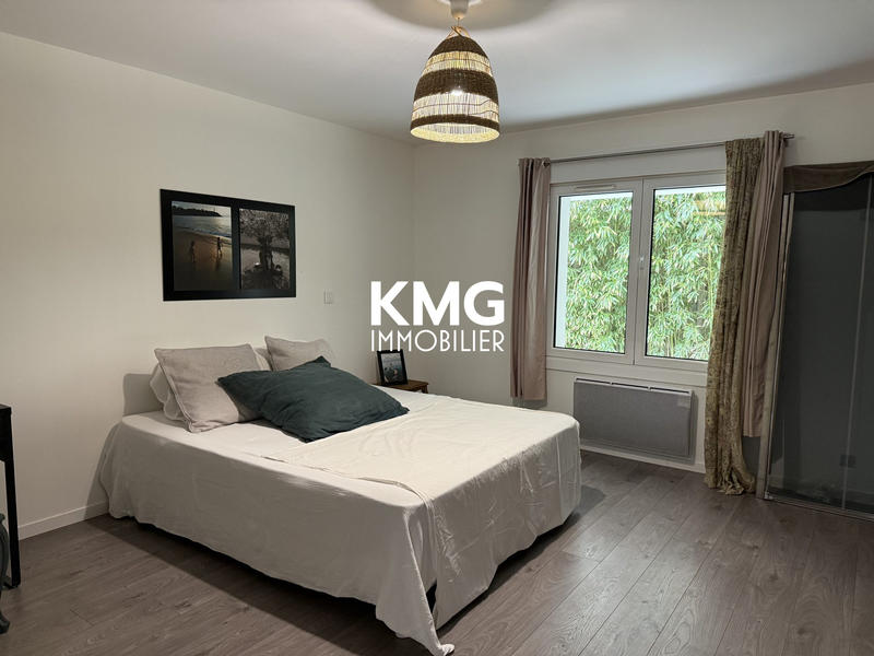 Maison traditionnelle - 210 m² - 9 pièces