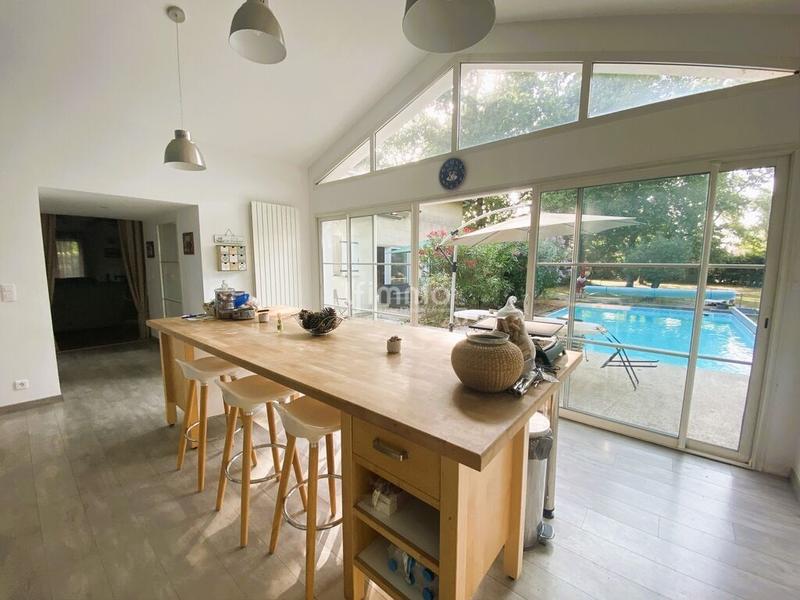 Maison - 209 m² - 6 pièces