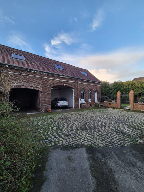 Maison - 305 m² - 8 pièces