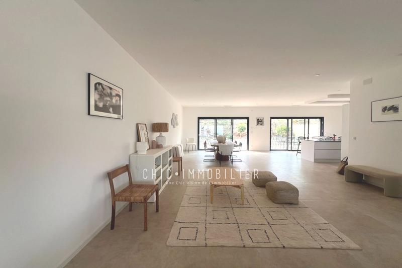 Propriété - 210 m² - 4 pièces