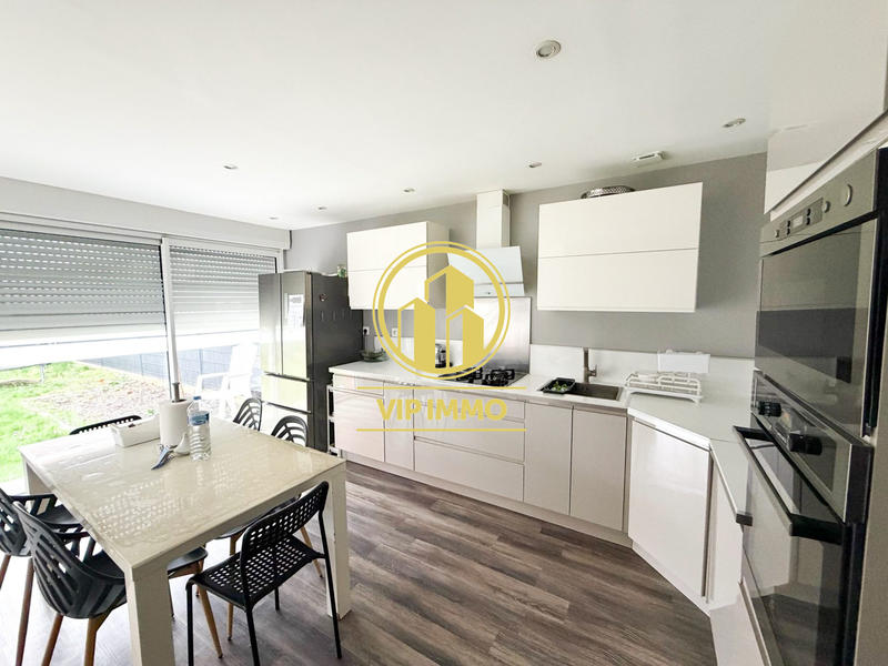 Maison - 111 m² - 7 pièces