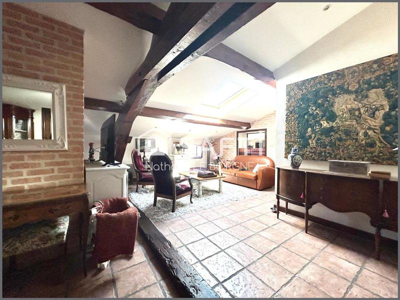 Maison - 247 m² - 7 pièces