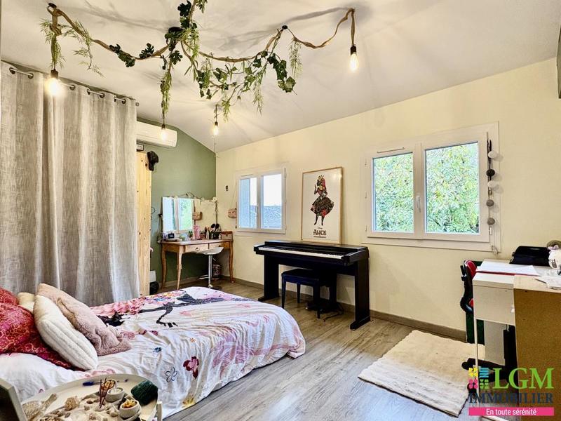 Maison - 220 m² - 5 pièces