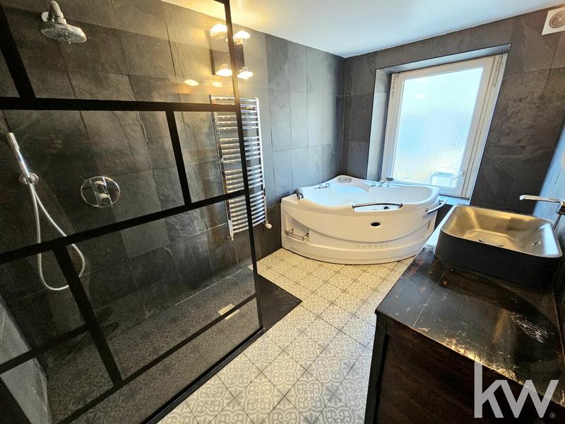 Maison - 278 m² - 11 pièces