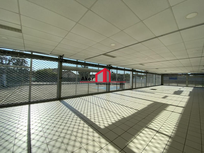 Local commercial - 813 m²