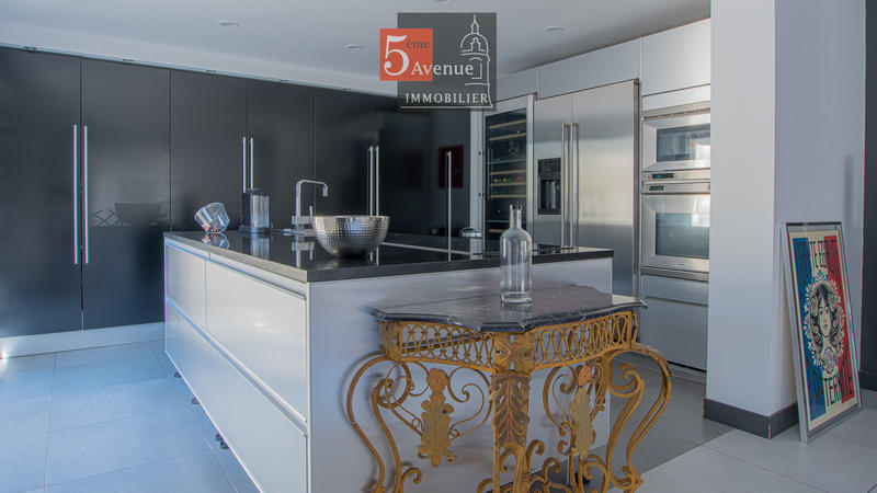 Maison - 400 m² - 8 pièces