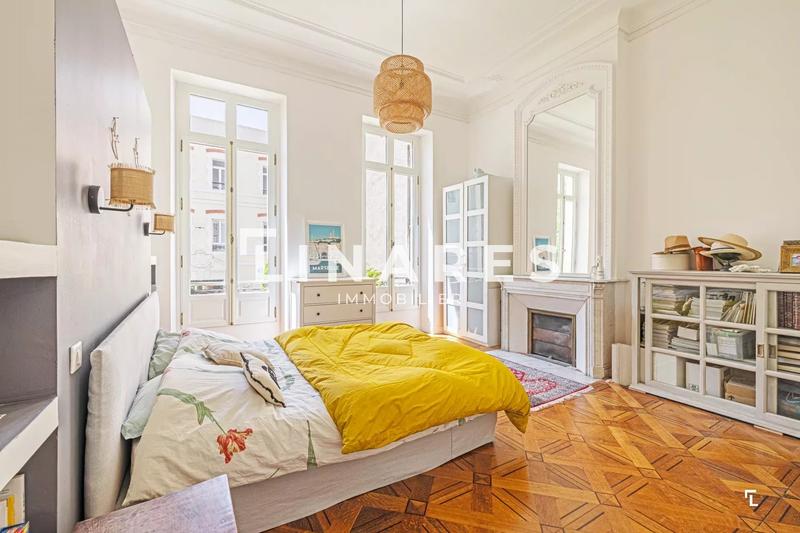 Appartement - 221 m² - 5 pièces