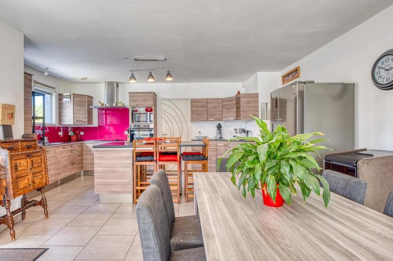 Maison - 96 m² - 5 pièces