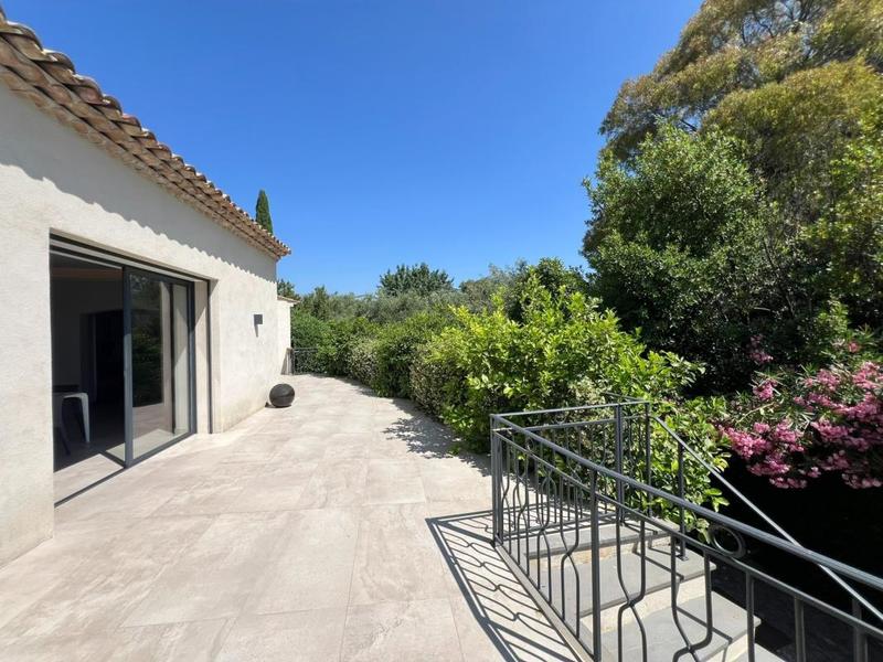 Propriété - 256 m² - 7 pièces