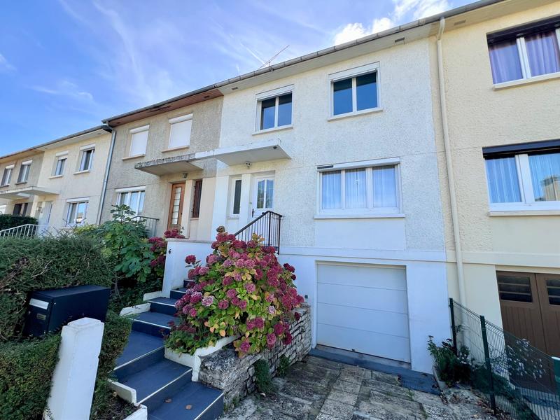 Maison - 90 m² - 5 pièces