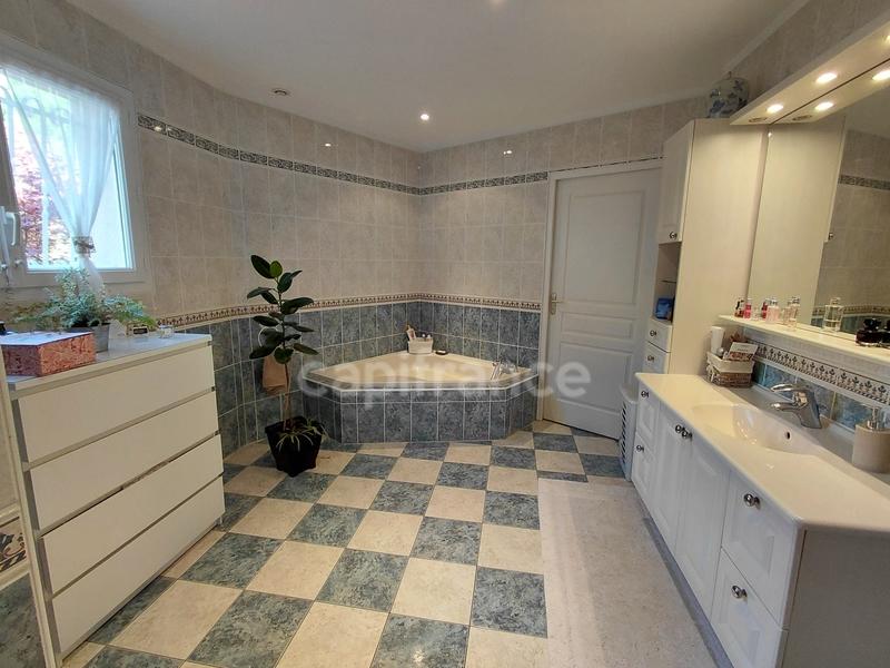 Villa - 295 m² - 8 pièces