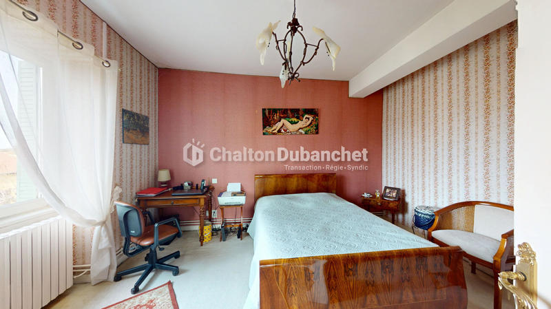 Maison - 213 m² - 9 pièces