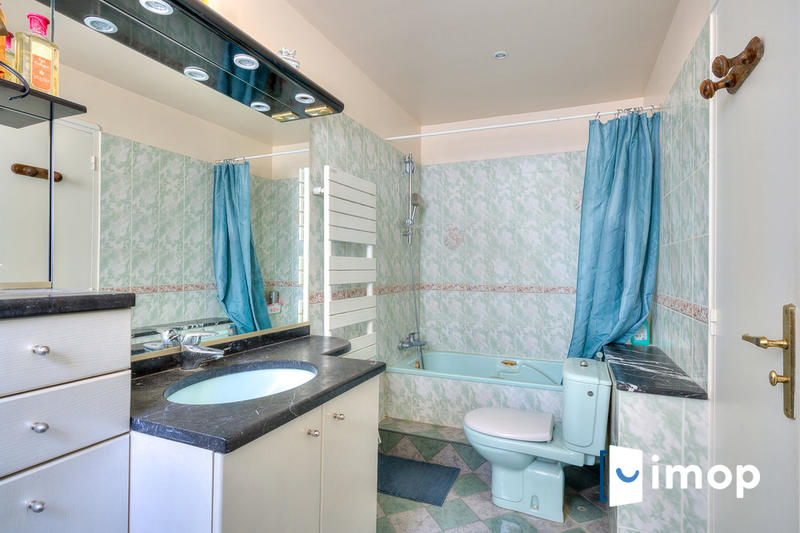 Maison - 182 m² - 8 pièces