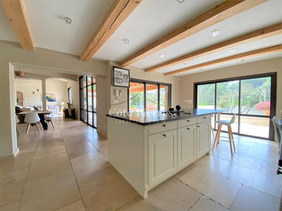 Villa - 200 m² - 6 pièces