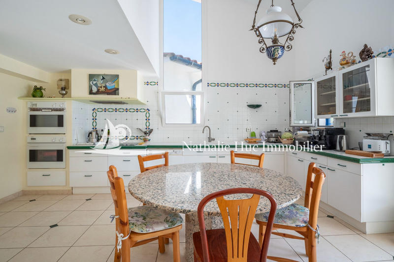 Maison - 256 m² - 7 pièces