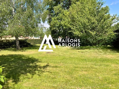 Terrain constructible - 900 m²